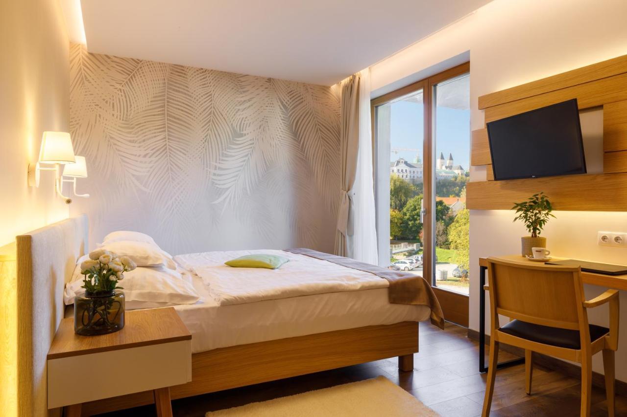 Hotel Historia Malomkert Veszprem Ngoại thất bức ảnh