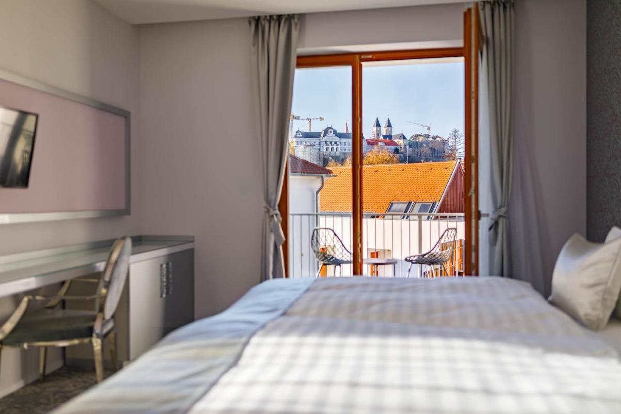 Hotel Historia Malomkert Veszprem Ngoại thất bức ảnh