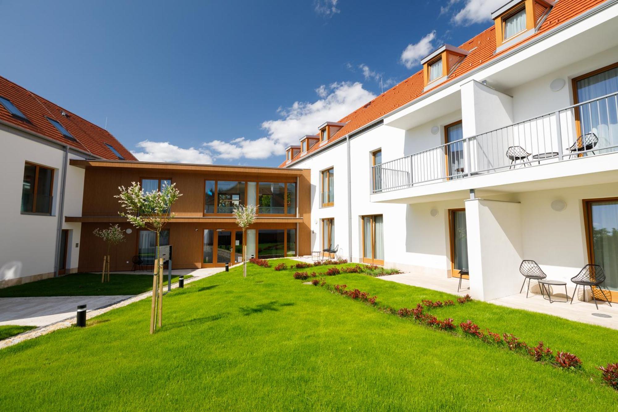 Hotel Historia Malomkert Veszprem Ngoại thất bức ảnh