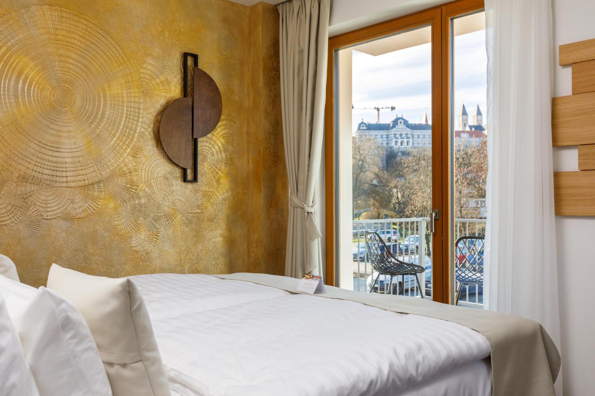 Hotel Historia Malomkert Veszprem Ngoại thất bức ảnh