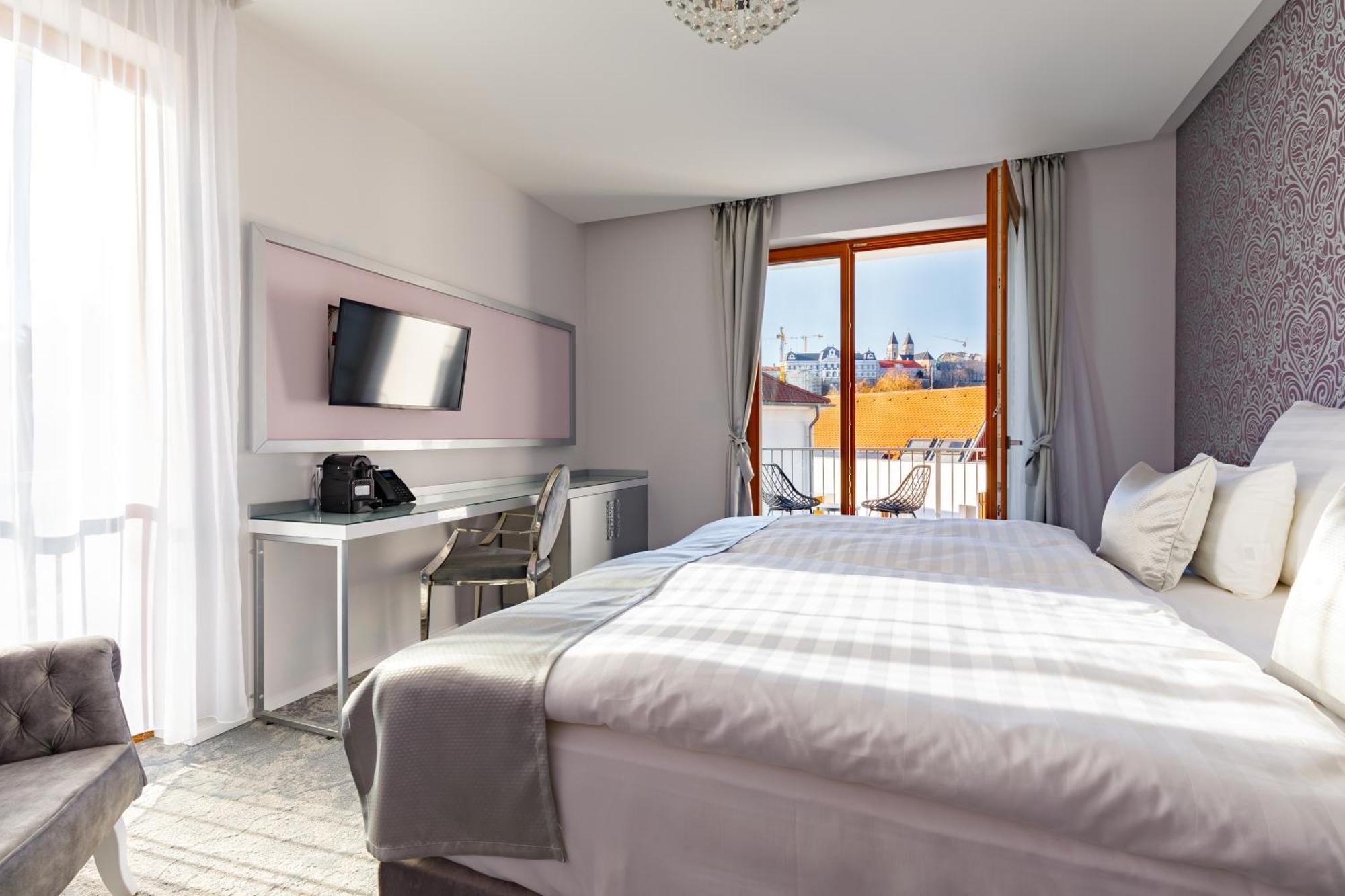 Hotel Historia Malomkert Veszprem Ngoại thất bức ảnh