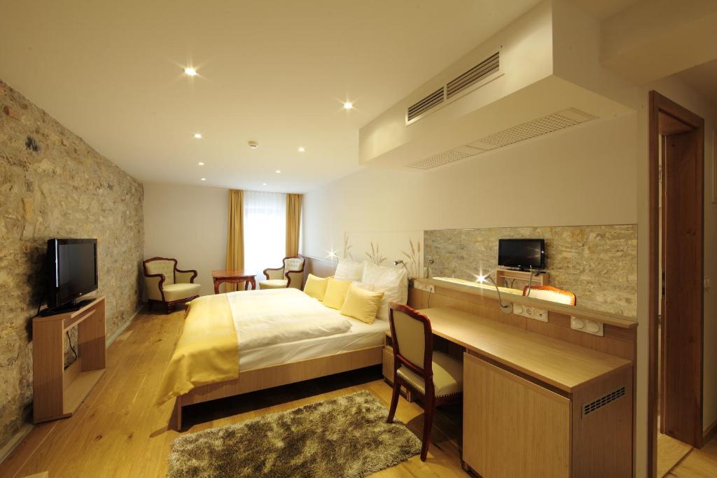 Hotel Historia Malomkert Veszprem Ngoại thất bức ảnh