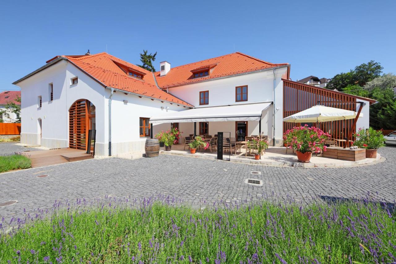Hotel Historia Malomkert Veszprem Ngoại thất bức ảnh